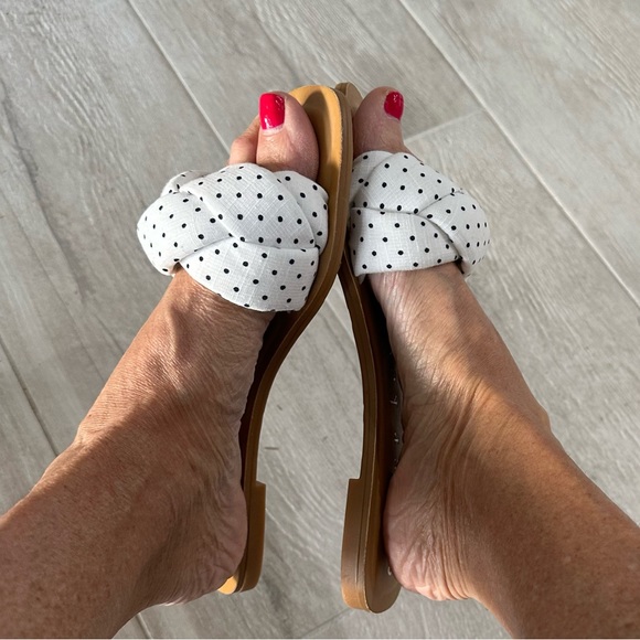 New Copper Key Sunshine sandals -white with black dots - size 8.5 - Picture 3 of 4